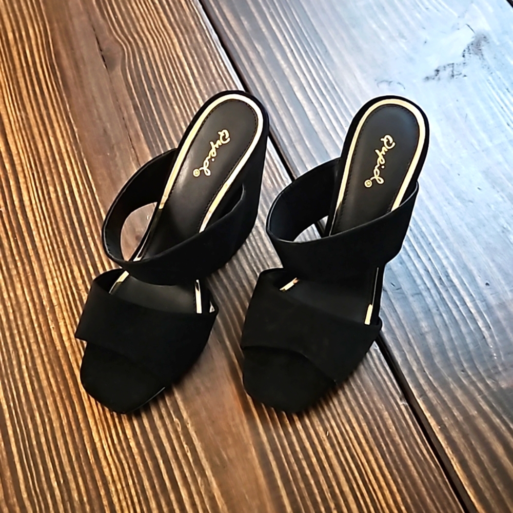QUPID OPEN TOE CHUNKY HEELS
